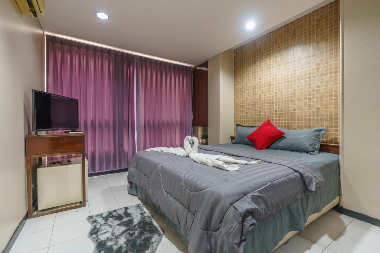 Cheqinn Bed Sukhumvit 4 Nana Plaza Bangkok Eksteriør billede