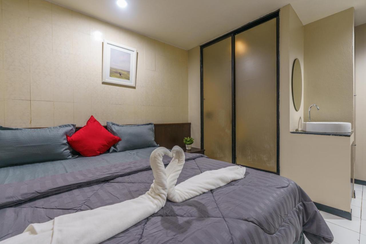 Cheqinn Bed Sukhumvit 4 Nana Plaza Bangkok Eksteriør billede